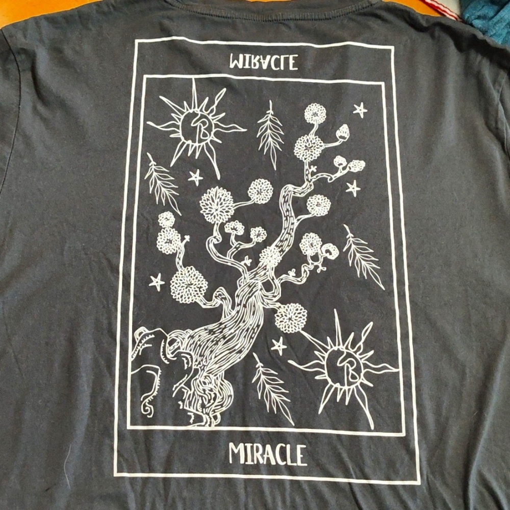 Graphic T-shirt women's XXL fits like an XL